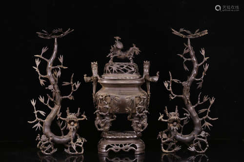 A SET OF DRAGON DESIGN BRONE SACRIFICIAL VESSEL