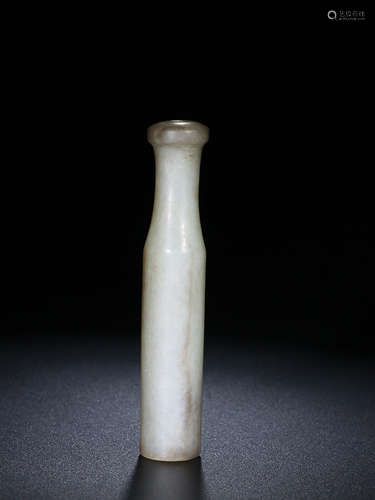 AN OLD HETIAN JADE CIGARETTE HOLDER