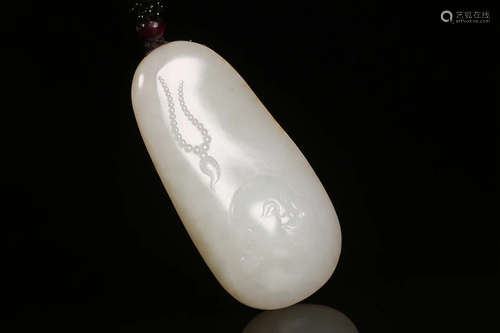 A BUDDHA PATTERN HETIAN JADE PENDANT