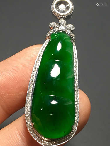 A BEAN DESIGN ZHENGYANG GREEN ICE JADEITE PENDANT