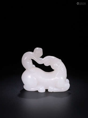 AN OLD HORSE DESIGN HETIAN JADE ORNAMENT