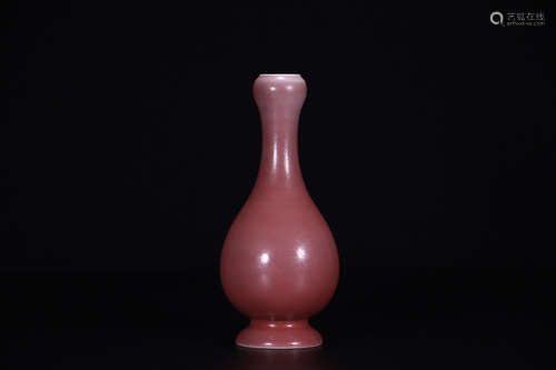 17-19TH CENTURY, A RED GLAZE PORCELAIN GARLIC VASE, QING DYNASTY