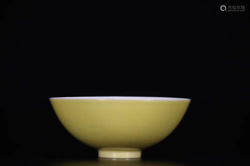 17-19TH CENTURY, AN OLD YELLOW GLAZE PORCELAIN CUP, QING DYNASTY