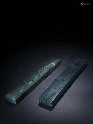 17-19TH CENTURY, A PAIR OF XIJIANG HETIAN JADE PAPERWEIGHT, QING DYNASTY