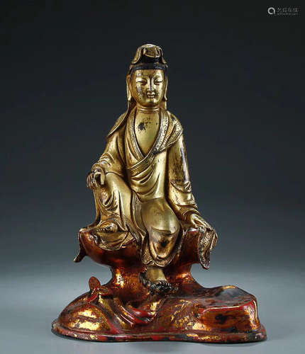 14-16TH CENTURY, A GUAN YIN DESIGN GILT BRONZE ORNAMENT, MING DYNASTY