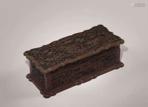 十九世纪 檀香木雕楼阁人物长方盒