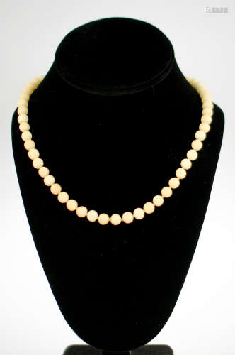 A vintage lite skin coral necklace with 14kt gold clasp