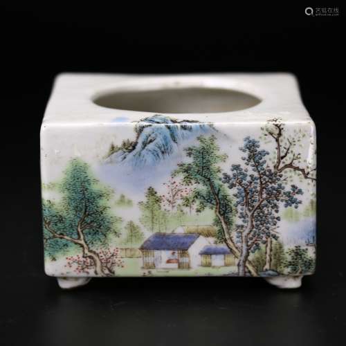 A Chinese Enamelled Porcelain Pen Washer