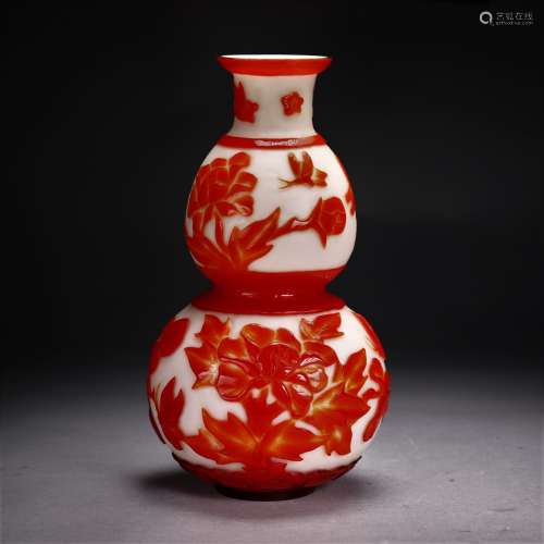 A Chinese Red Overlay Peking Glass Gourd ,19th Century