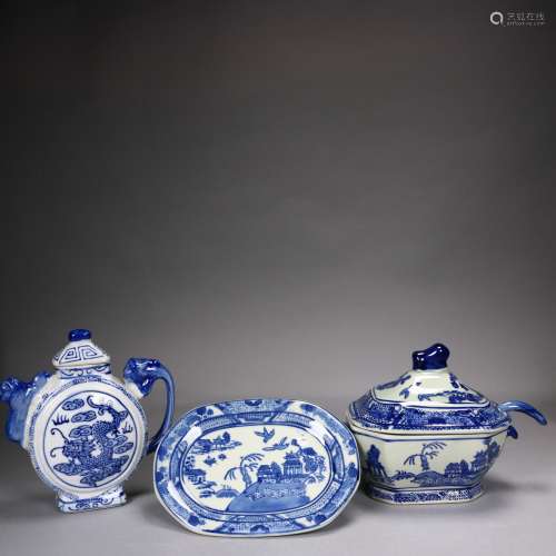A Set of Chinese Export Porcelains