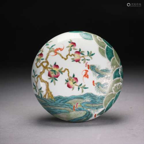 A Famille Rose Porcelain Box, Yongzhen marks