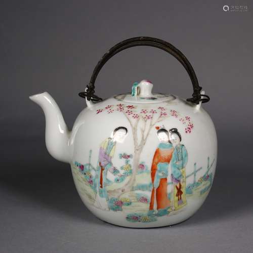 A Chinese Familie Rose Porcelain Waterpot/Teapot