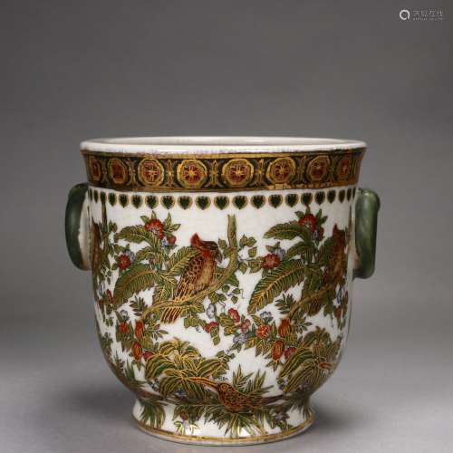 A Chinese Export Porcelain Water Jar