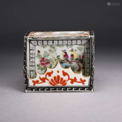 A Chinese Famille Verte Porcelain Pen Holder, Late Qing