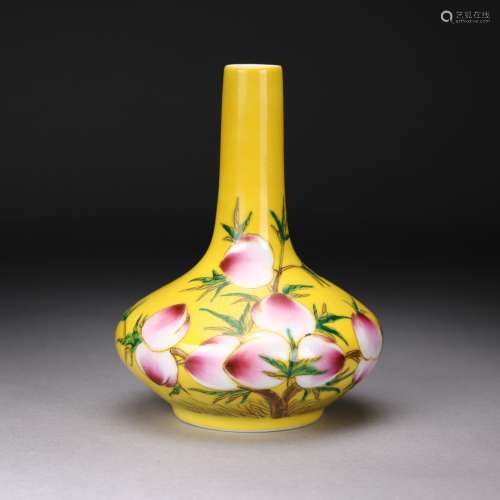 A Chinese Familie rose porcelain vase.