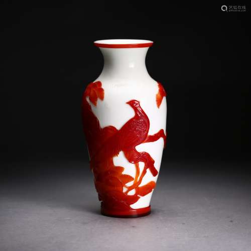 A Chinese Overlay Peking Glass Vase,19th centuiry