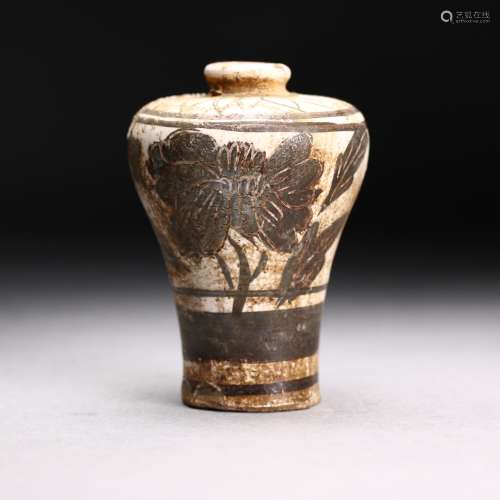 A mini Chinese Cizhou porcelain vase