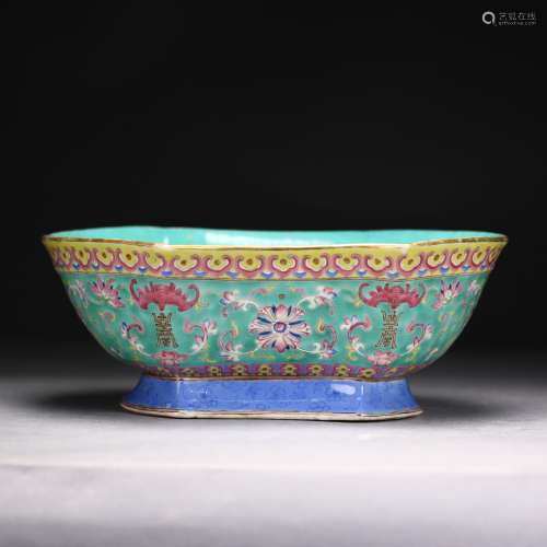 A Chinese Famille Rose Porcelain Bowl, Qing Dynasty.