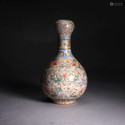 A Chinese Imperial  Enameled Vase,Qing Dynasty