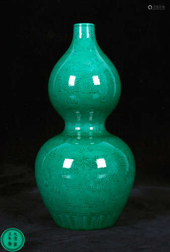 A GREEN GLAZE DRAGON CARVED IN GOURD SHAPE VASE WITH DAQINGYONGZHENG MARK