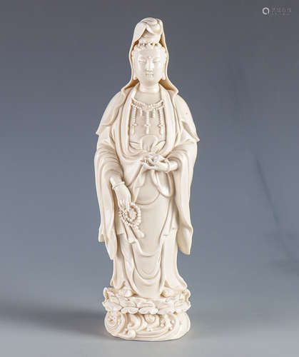 A STANDING FIGURE OF GUANYIN BUDDHA