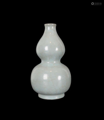 AN OFFCIAL KILIN VASE IN GOURD SHAPE