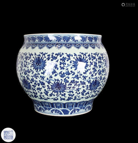 A BLUE & WHITE PORCELAIN POT IN BLOSSOM DESIGN