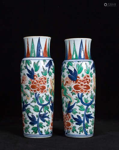 A PAIR OF BLUE & WHITE PORCELAIN VASE