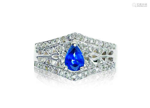 天然梨形蓝宝石配钻石戒指
