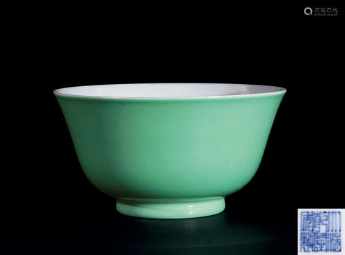 清 蘋果綠釉碗 