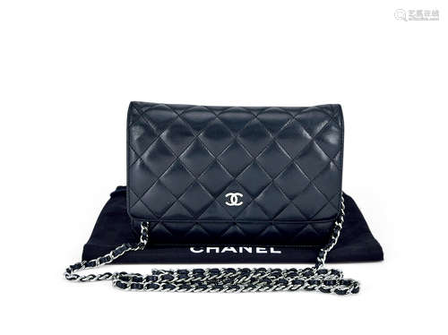 CHANEL 黑色 菱格皮革 銀鍊帶斜背袋