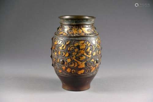 Vase. A décor de motifs archaïques et de frises de...;