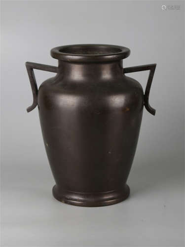 Chinese bronze vase.