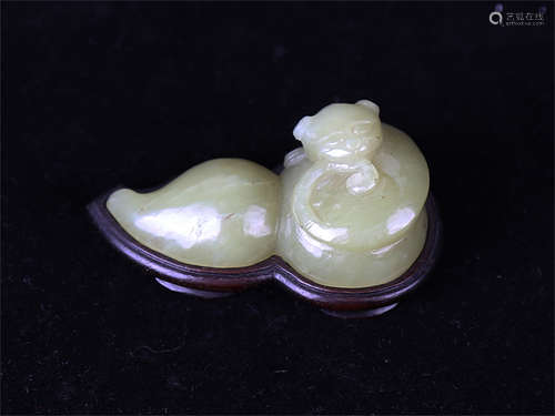 Chinese carved yellow jade brush holder/stand.