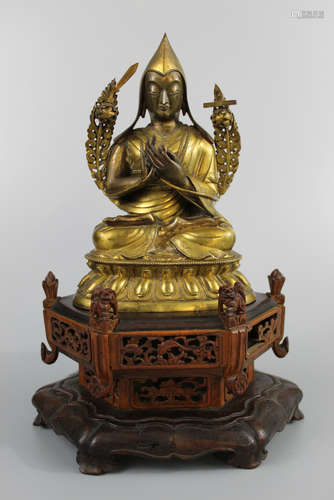 Sino-tibetan gilt bronze buddha statue. 18th century