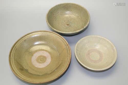 Three Thai Sawankhalok celadon glaze pottery shallow