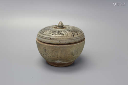 Chinese pottery covered jar, 16th Century.