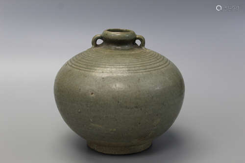 Chinese celadon pottery jar. 16-17th century.