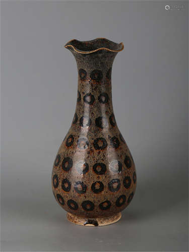 Chinese Jizhou Ware porcelain vase.