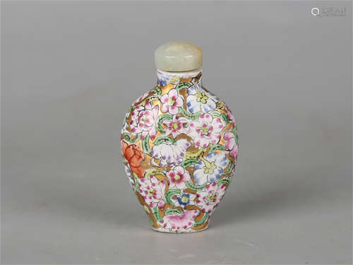 Chinese famille rose porcelain snuff bottle, Daoguang