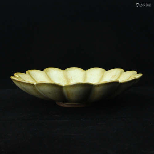 Chinese porcelain dish.