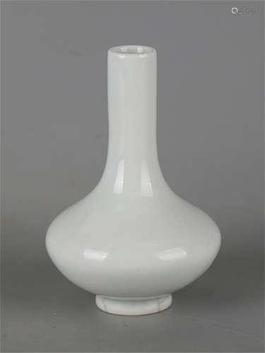 Chinese white glaze porcelain vase, Qianlong mark.