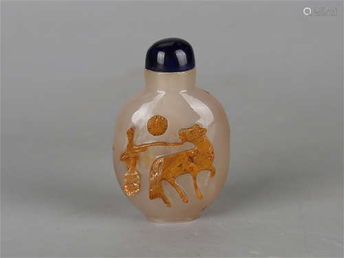 Chinese agate snuff bottle.