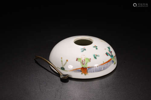 18-19TH CENTURY, A STORY DESIGN PORCELAIN WATER POT, LATE QING DYNASTY