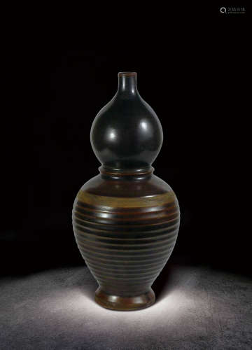 明   黑釉葫蘆軋道瓶