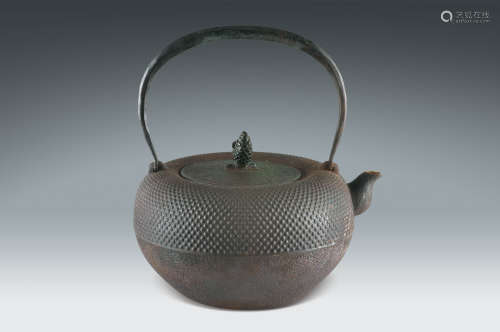 十九世紀 日本名家製   乳釘紋提梁鐵壺