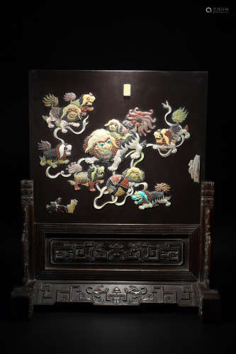 A STONE CARVED GEM DECORATED SCREEN