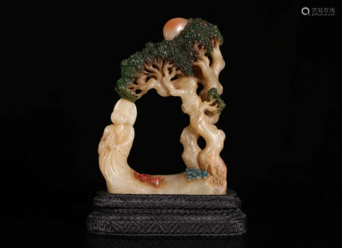 A SOAPSTONE CARVED LUOHAN&TREE SHAPED PENDANT
