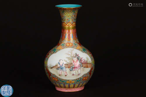 A FAMILLE ROSE FIGURE PATTERN VASE