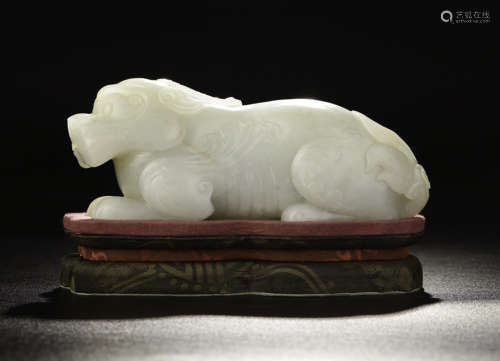 A HETIAN WHITE JADE CARVED BEAST SHAPED PENDANT